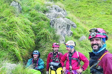 Portugueses ficaram fechados em gruta espanhola mais de dois dias