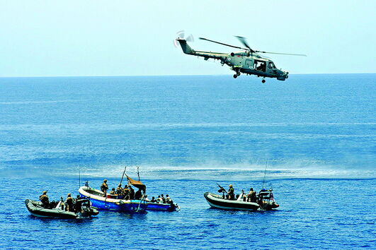 Autoridades supervisionam navios  