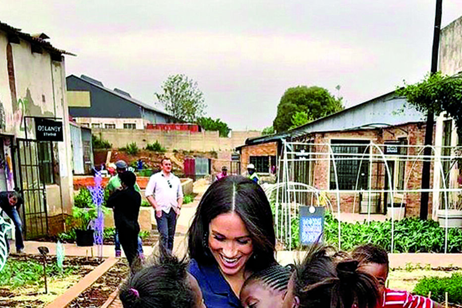 Meghan Markle vive momentos emotivos em África