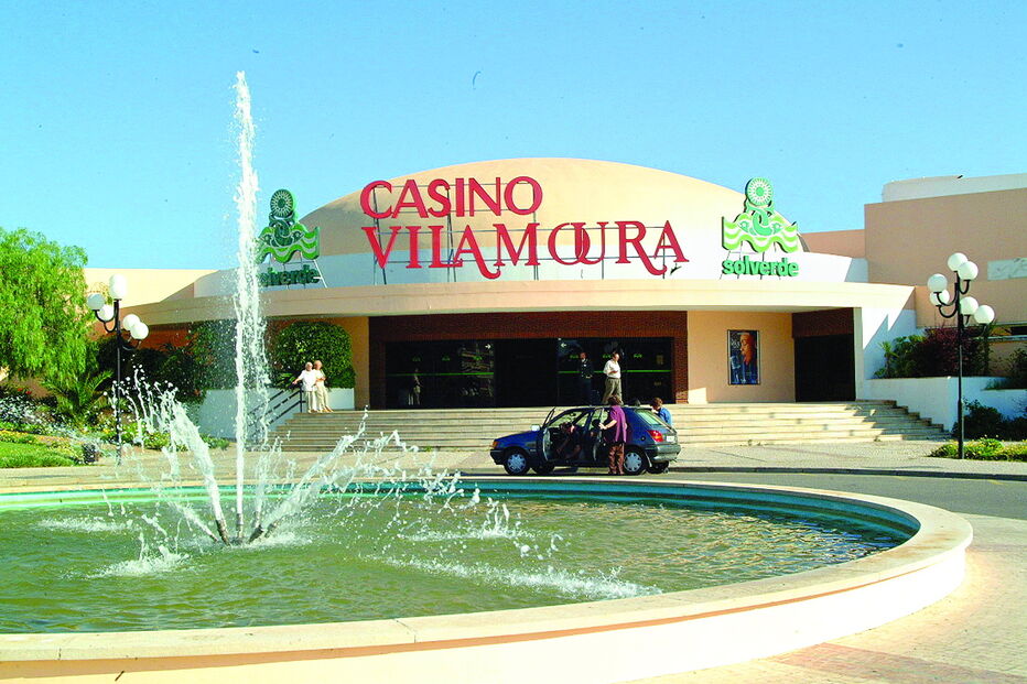 Assalta bar de casino e gasta notas no jogo  