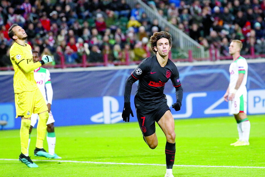 João Félix corre para festejar o golo que abriu o marcador 