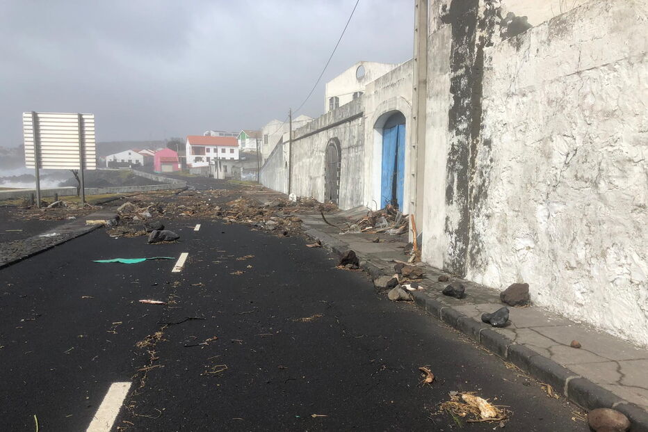 Furacão Lorenzo provoca estragos na zona da Feteira
