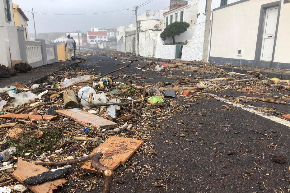 Furacão Lorenzo provoca estragos na zona da Feteira
