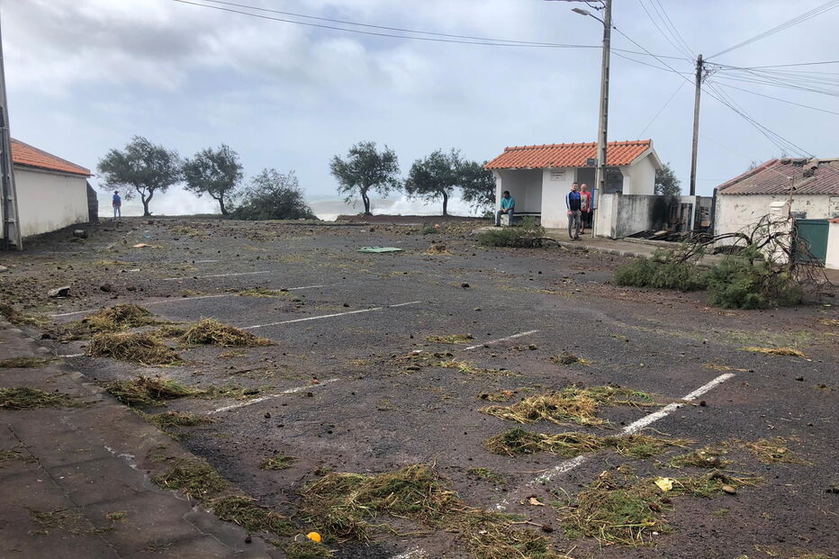 Furacão Lorenzo provoca estragos na zona da Feteira