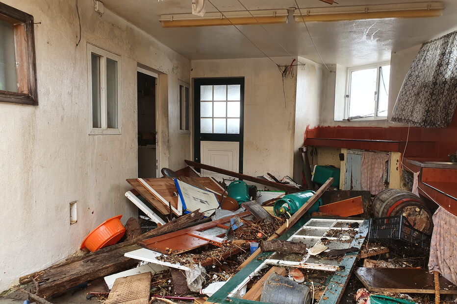 Furacão Lorenzo destrói casas no Faial