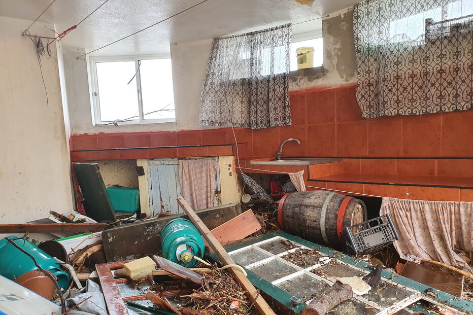 Furacão Lorenzo destrói casas no Faial