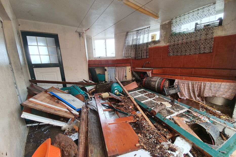 Furacão Lorenzo destrói casas no Faial