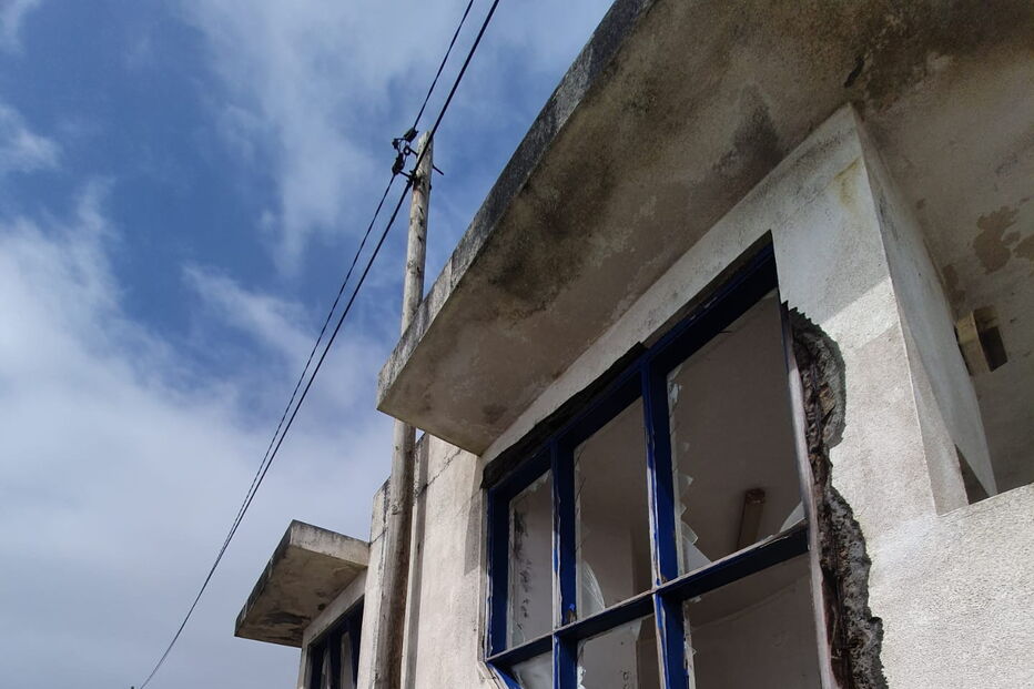 Furacão Lorenzo destrói casas no Faial