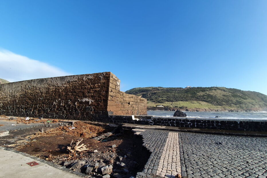 Furacão Lorenzo provoca estragos no Monte da Guia, Faial