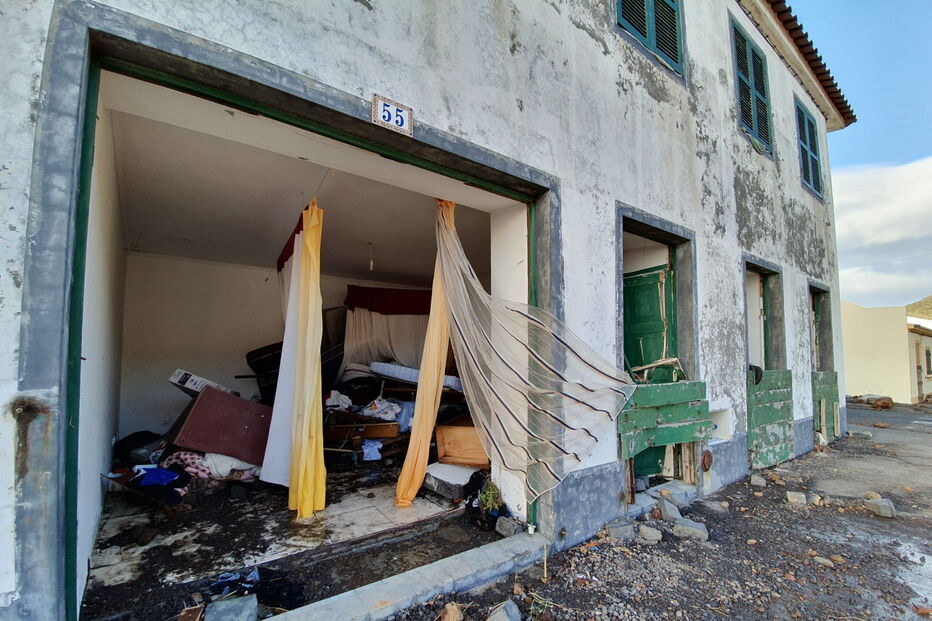 Furacão Lorenzo provoca estragos no Monte da Guia, Faial