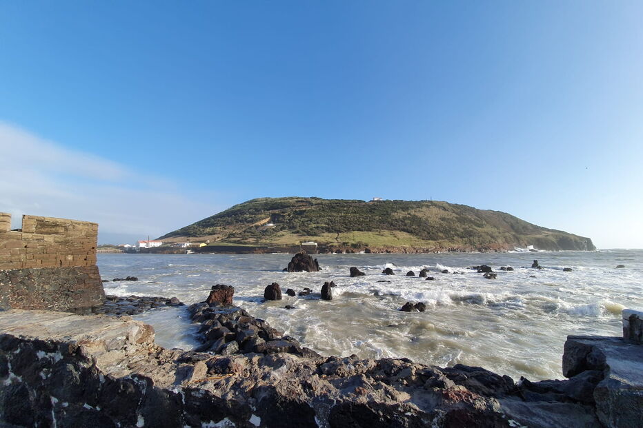 Furacão Lorenzo provoca estragos no Monte da Guia, Faial