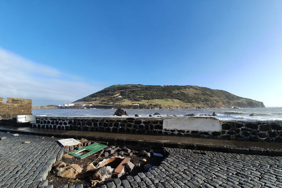 Furacão Lorenzo provoca estragos no Monte da Guia, Faial