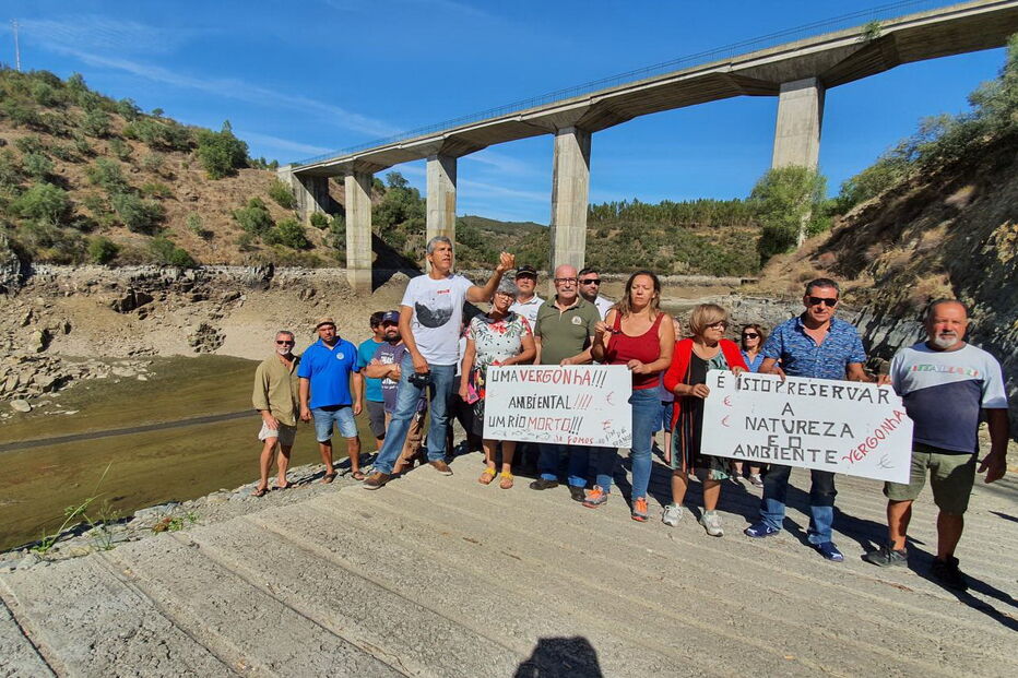 População manifesta-se contra o baixo caudal