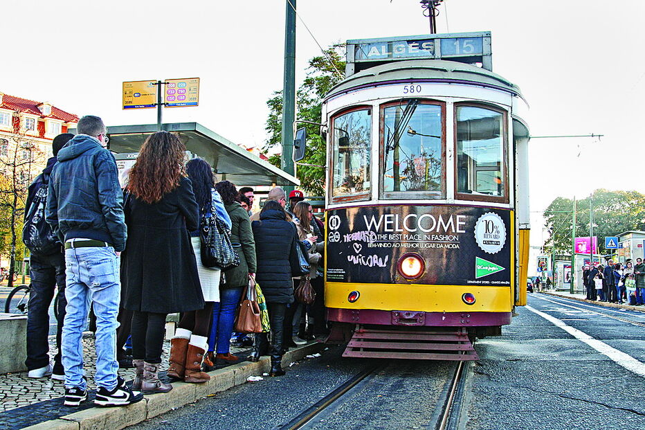 Carteirista do elétrico 15 condenado aos 74 anos