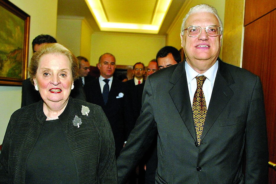 Com Madeleiene Albright, secretária de Estado de Clinton