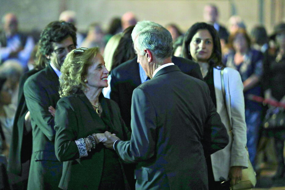 Marcelo cumprimenta a viúva, Maria José 