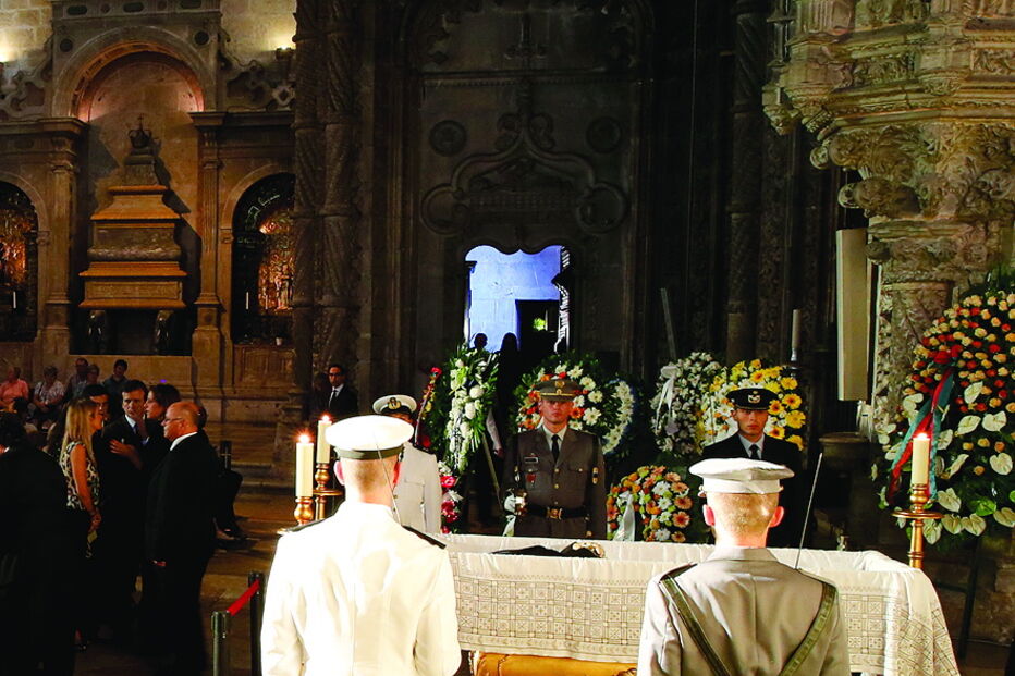 Guarda de honra ao féretro que esteve nos Jerónimos