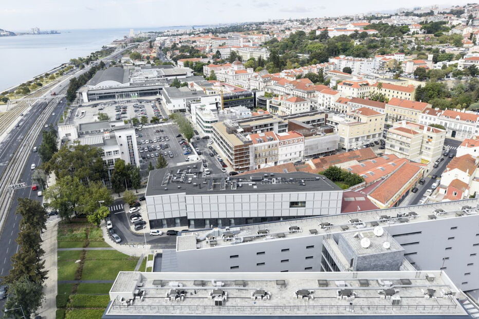 Vista da ponte 25 de Abril, na Avenida da Índia, em Lisboa. 