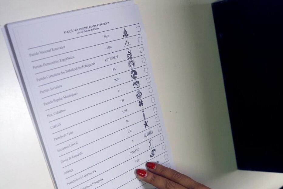 Novos deputados deverão tomar posse no final de outubro