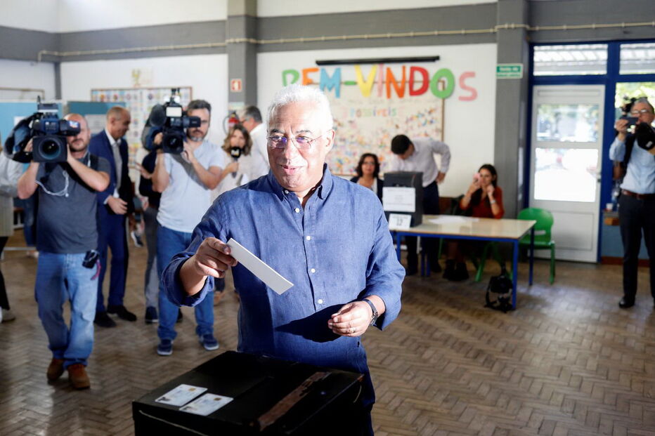 António Costa, do PS, votou na Escola Básica Jorge Barradas	