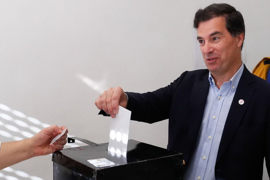 Presidente do MPT - Partido da Terra, José Inácio Faria,  exerce o seu direito de voto em Oeiras 