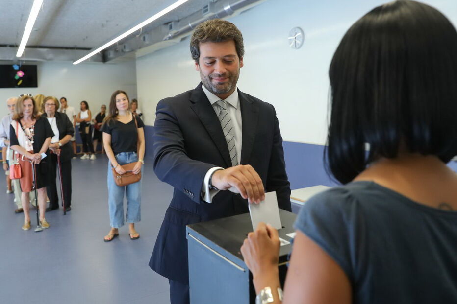 André Ventura, presidente do Chega , vota para as eleições legislativas, em Lisboa