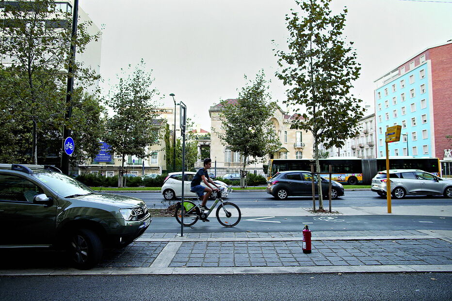 Lugar reservado para o carro de Pedro Santana Lopes, junto à sede de campanha do partido Aliança 