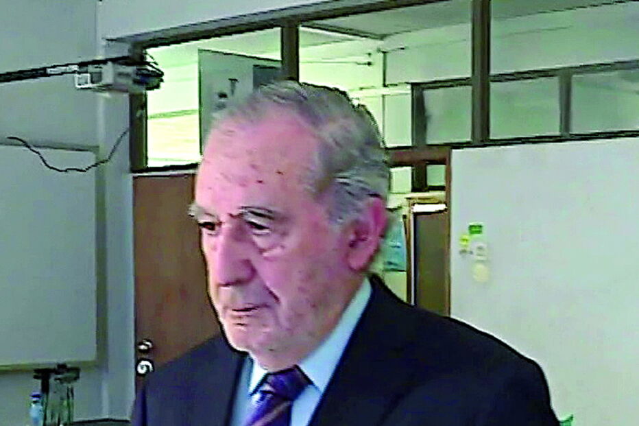 Ramalho Eanes, antigo Presidente da República, também não faltou à chamada