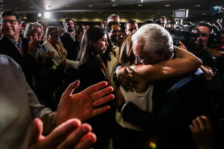 Costa celebra com a mulher, Fernanda Maria Goncalves Tadeu 