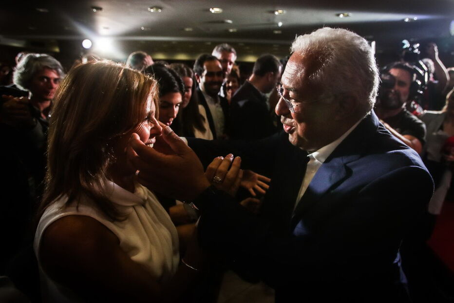 Costa celebra com a mulher, Fernanda Maria Goncalves Tadeu 