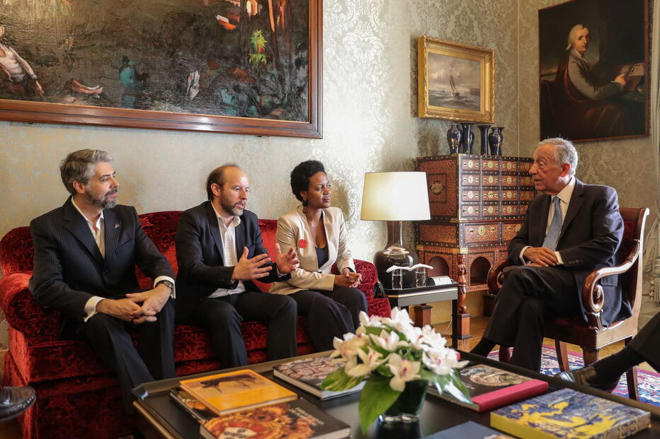 Livre recebido pelo Presidente da República