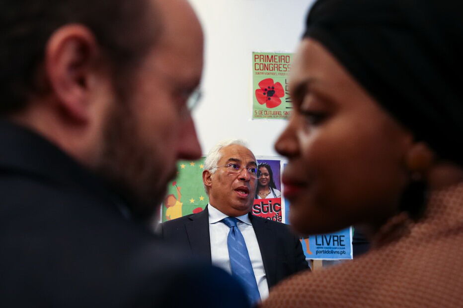 António Costa começou o périplo às 10h00 na sede do Livre, onde esteve reunido com Rui Tavares, líder do partido, e com Joacine Katar Moreira, deputada por Lisboa eleita para o Parlamento