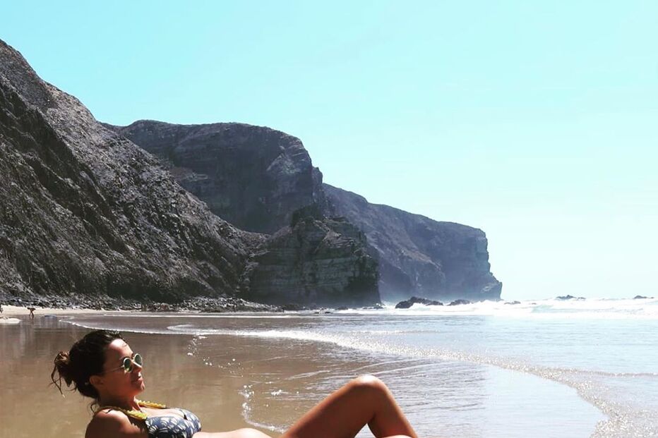 Cláudia Vieira mostra barriga de grávida