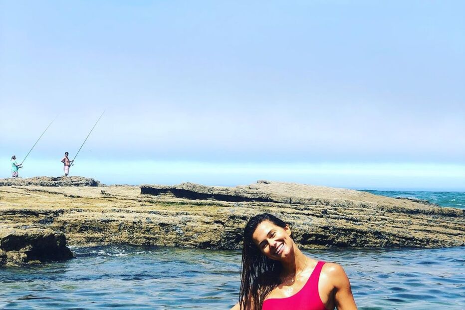 Cláudia Vieira mostra barriga de grávida