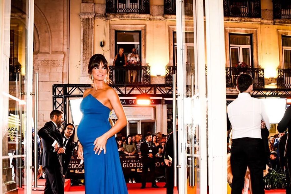 Cláudia Vieira mostra barriga de grávida