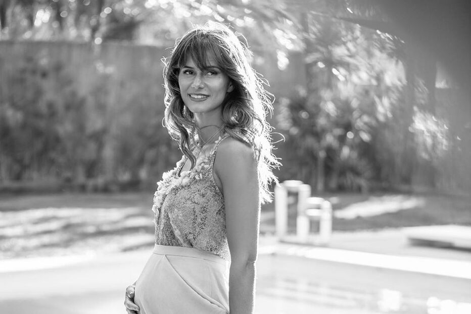 Cláudia Vieira mostra barriga de grávida