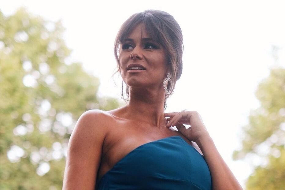 Cláudia Vieira mostra barriga de grávida