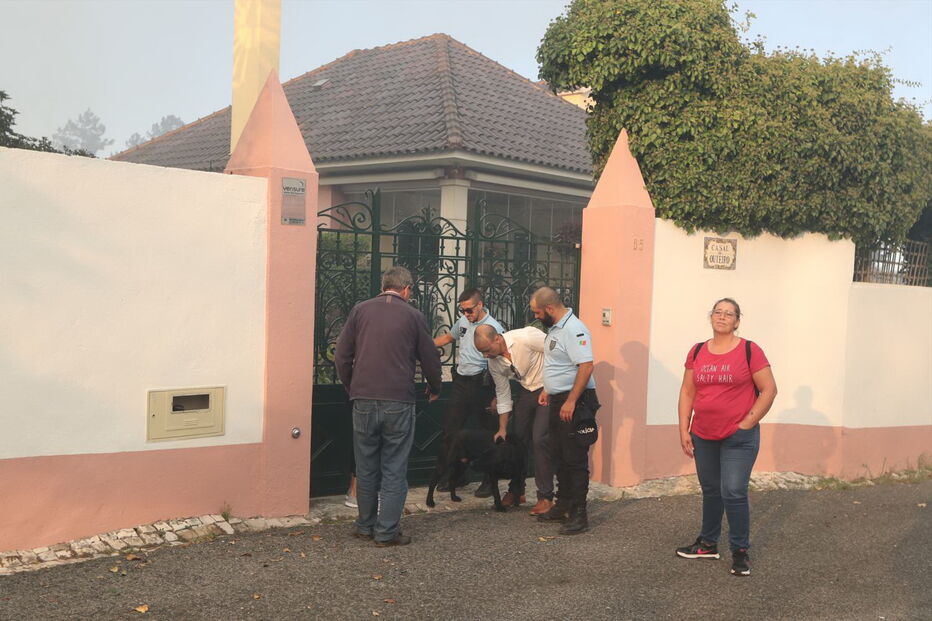 Casas a serem evacuadas em Venda Seca, Sintra