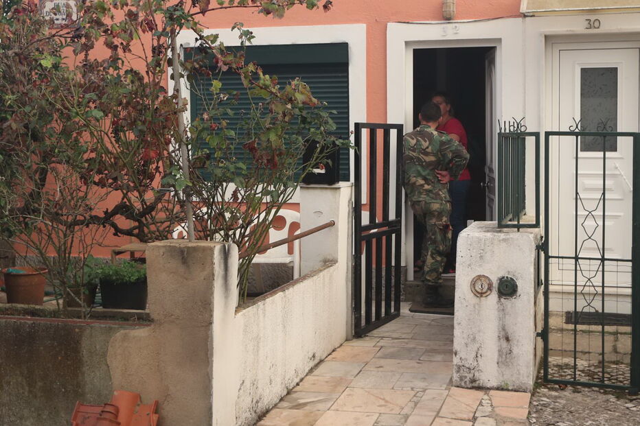 Militares estão no local e encontram-se a evacuar a localidade de Venda Seca