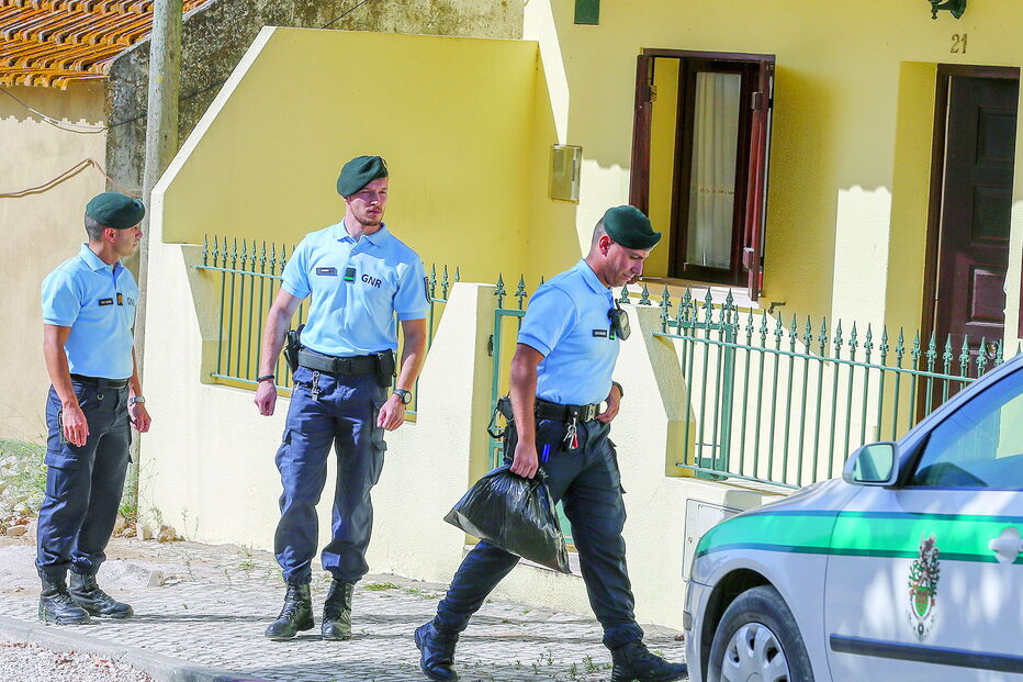 GNR esteve no local e recolheu indícios que entregou à PJ 