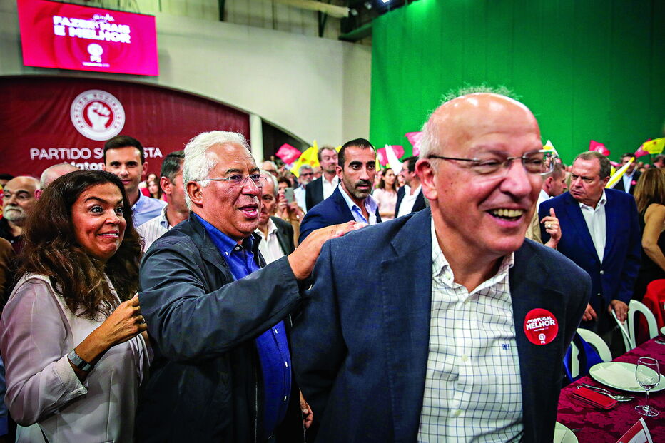 Augusto Santos Silva, homem próximo de António Costa, deverá ficar até à presidência portuguesa da UE 