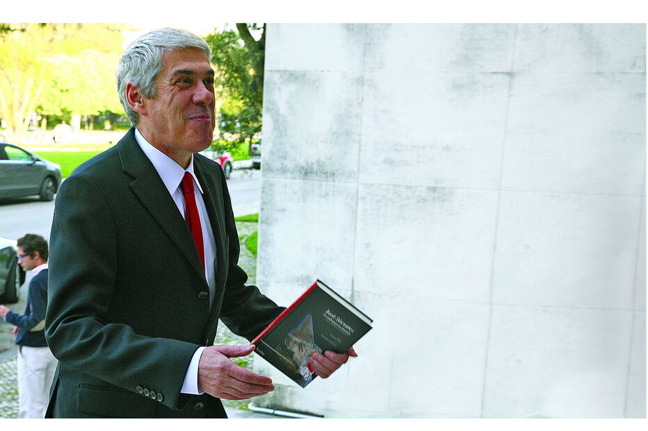 José Sócrates lançou o livro ‘A Confiança no Mundo – Sobre a Tortura em Democracia’. Não terá sido, na verdade, escrito pelo ex-primeiro-ministro, apontam as escutas telefónicas