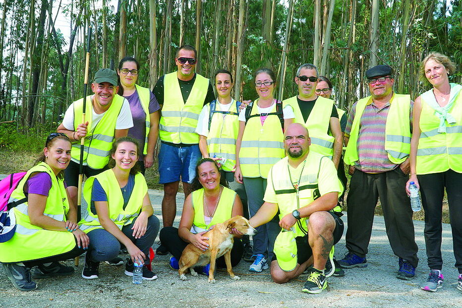 Cadela ganhou o nome de Arisca. Já percorreu 150 quilómetros com os fiéis