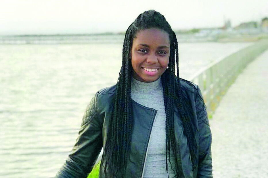 Açucena Patrícia Tchuda  tinha 17 anos e estava a divertir-se com amigos quando morreu colhida por um carro 