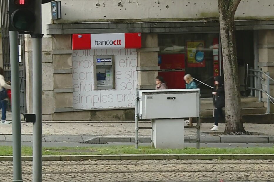 Homem esfaqueado com x-ato após levantar dinheiro em Gaia