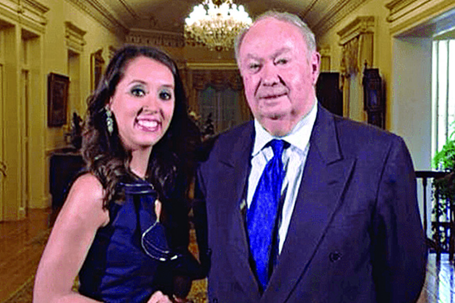 Nas redes sociais, tem uma fotografia com Alberto João Jardim