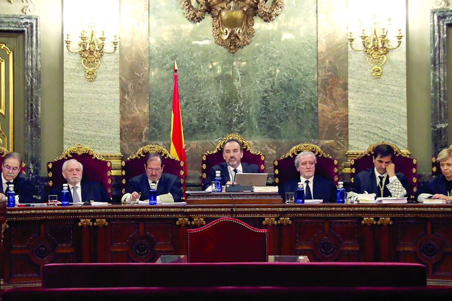 Juízes descartaram o crime de rebelião e condenaram os principais arguidos por sedição. Regime prisional fica ao critério das autoridades da Catalunha