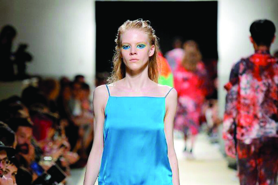 Vestido de corte direito