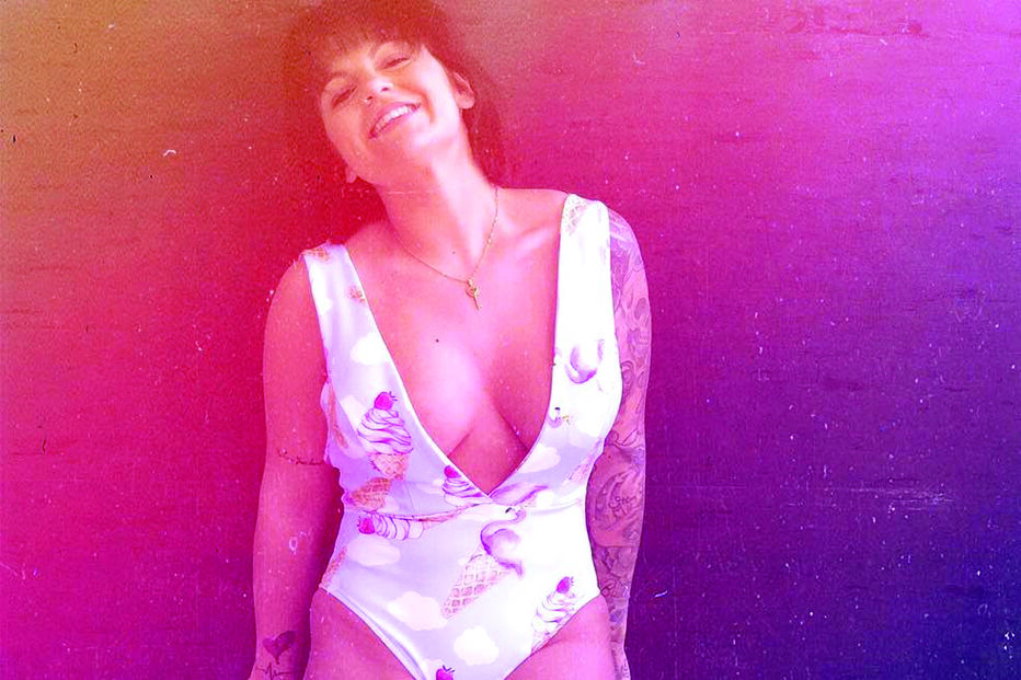 Fanny era gozada pelas formas mais redondas