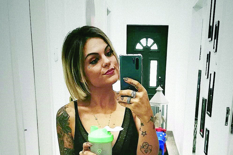 Jovem mostra novas curvas e revela-se orgulhosa do corpo